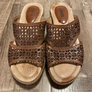 Earth sz 7 leather wedge upper leather alpaca with geometric cutout shapes